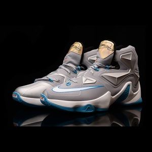 !MOVING SALE!   Women/Girls Lebron 13